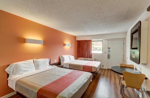 Berea Hotel | Motel 6-Berea, KY