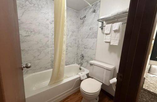 Mattoon Hotel | Motel ∙ 6 guests
