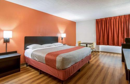 New Stanton Hotel | Motel 6-New Stanton, PA