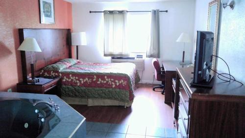 Neptune City Hotel | Motel 6-Tinton Falls, NJ