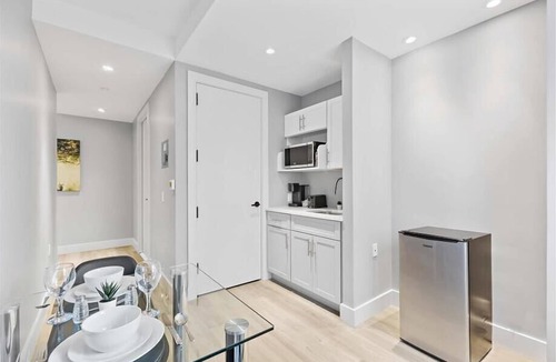 Mott Haven Hotel | Mott Haven King Suite | Gym | Kitchenette | Free Wi-Fi