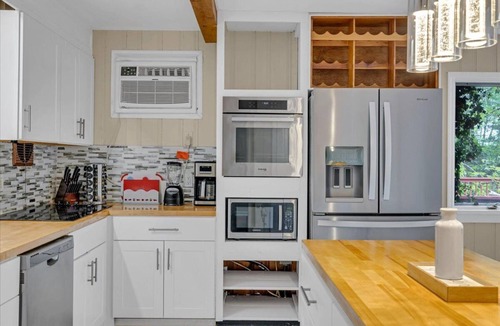 Stroudsburg House | Mount Pocono Private Heated Indoor Heated Pool Jacuzzi Sauna Camelback Ski Shawn