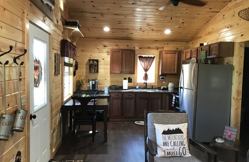 Boundary County Cabin | Mountain cabin with HOT TUB and Amazing View!
