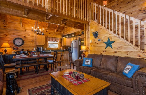 Chalet Village Cabin | MOUNTAIN COVE CABIN- LUXURY, PET FRIENDLY CABIN- POOL TABLE/HOT TUB/FIRE PIT