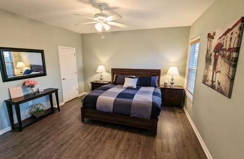 Kabletown House | Mountain Getaway - 7 beds, 2 King - Large Common Area