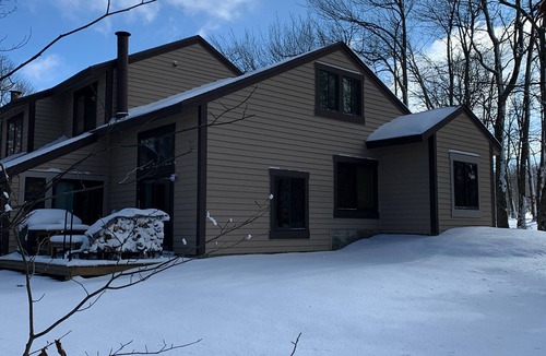 Hidden Valley House | Mountain Getaway - Steps to the slopes!