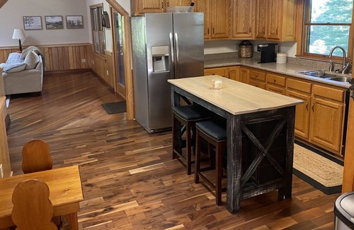 Warrensville Cabin | Mountain House minutes from West Jefferson