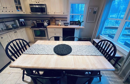 Lackawaxen House | Mountain Retreat Masthope-Ski-Boat-Swim. Walk to ski slopes-pools - Pet Friendly