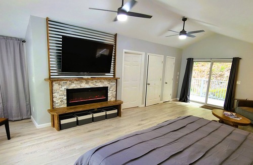 Highland Cabin | Mountain Ridge Retreat - Private & Peaceful Getaway. Family & Pet Friendly