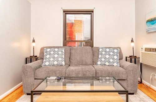 Mount Adams Apartment | Mt Adams 1BR Great Location Steps from Monastery