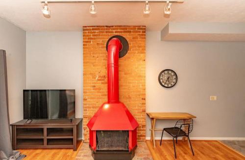 Mount Adams Apartment | Mt Adams 1BR Great Location Steps from Monastery
