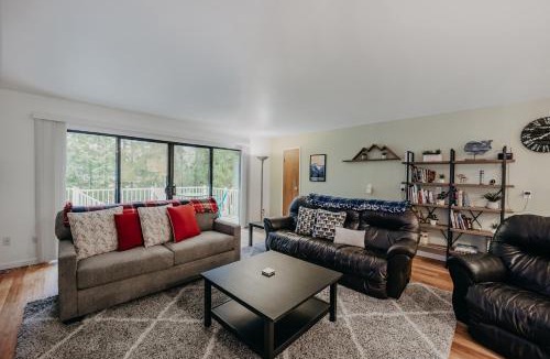 Glacier House | Mt Baker Rim Cabin #52 - Hot Tub - Wi-Fi - Pets Ok - Evc