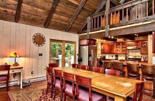 Pocono Pines Cottage | ⛰️⛵️⛱️Mt. Maplewood Lodge❤️1BR Couples★Romantic★Hot⛷Tub★Game Rm★Dogs+