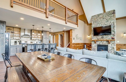 Sybertsville Ski Chalet | Mt. Top Rustic Chalet in Eagle Rock Resort.