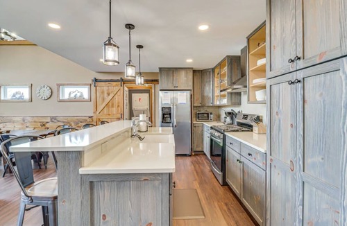 Sybertsville Ski Chalet | Mt. Top Rustic Chalet in Eagle Rock Resort.