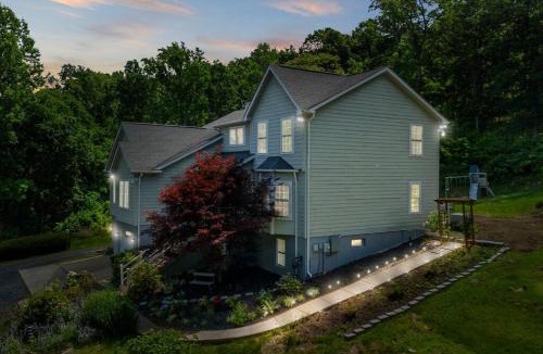 Front Royal House | Multi-gen Family Mountain House