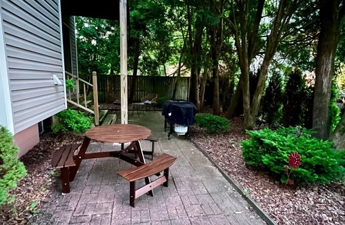 Sandusky House | Multi-level Large Home-minutes from Cedar Point!