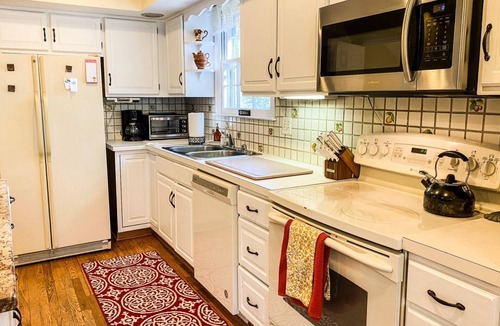 Severna Park House | Multiple family spaces both inside and out 13 mins to USNA