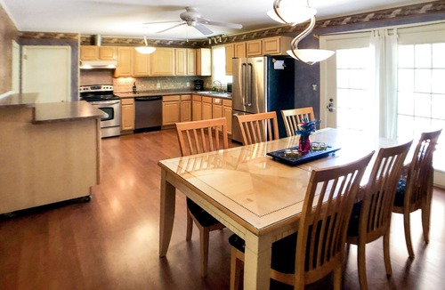 Glengarry House | Musician's Haven in Music City - 7 miles to downtown - off-street parking