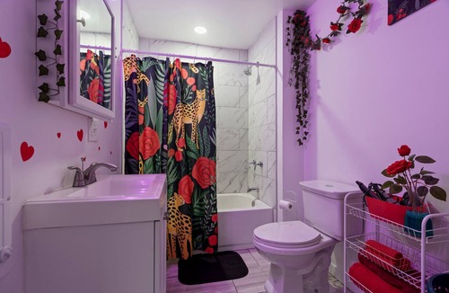 Delair Apartment | n"Philly’s Wild Romance Hideaway: Immerse in a Jungle of Passion"