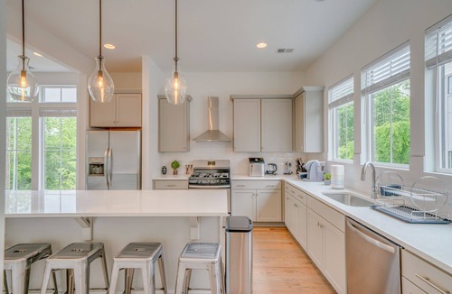 Talbot's Corner House | -{Nashville Bachelorette Crib 5min to Broadway Amazing Rooftops Sleeps 20}-