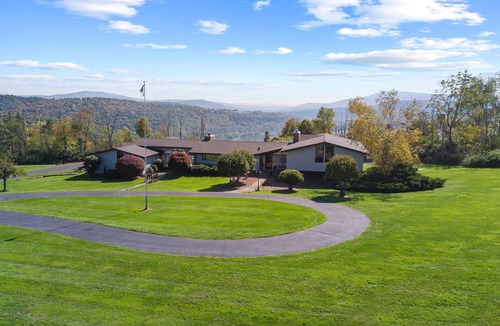 Tunkhannock House | National Geographic Views 7bdr Hot Tub Game Room