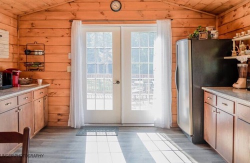 Halifax Cabin | Nature getaway near Lake Tobias
