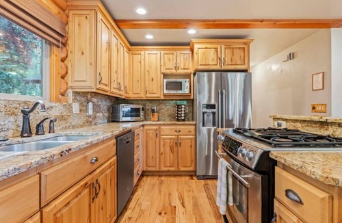McCall Cabin | Nature's Delight, Family-Friendly Cabin w/ Private