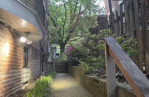 Forest Hills Apartment | nBig and Comfy in Forest HillsCleveland Park by the Metro & Zoo! King Size Bed!