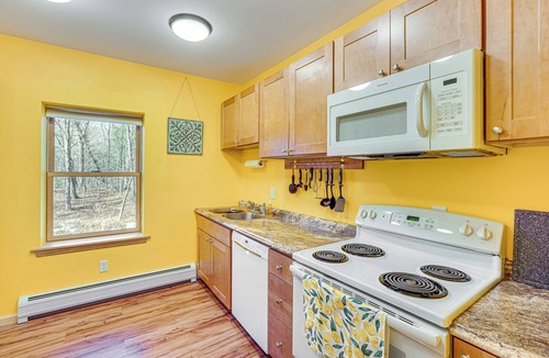 Hyde Park Apartment | Near Historic Sites: Bright Hyde Park Guest Suite