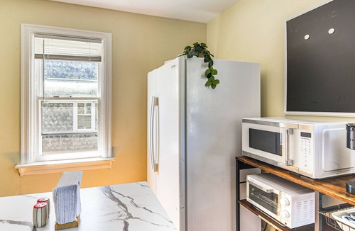 Telford Apartment | Near Nockamixon State Park: Telford Apt w/Porch!
