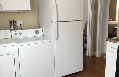 Forest Hills Apartment | Near Oakland, DT, Monroeville,Traditional decor, Off-Street parking, US OPEN 532