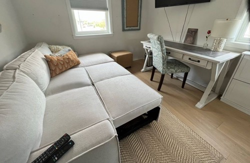 Ventnor City House | Near the bay, tranquility awaits you and your family in Ventnor this summer!