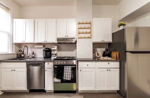 Shadyside House | Near UPMC, CMU, Pitt & Walnut + Free Parking