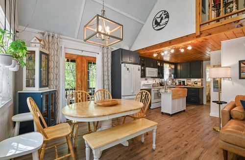Hawley House | Nestle into Nature, Hawley, PA - 5 Min. to Lake!