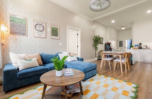 The Heights Apartment | NEW! 3/2 Stylish Retreat Mins to NYC/Manhattan