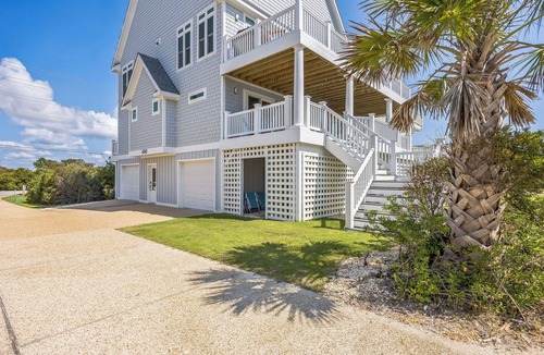 North Topsail Beach House | New 6 Bedroom, 6.5 Bathroom Oceanfront Home in Ocean Ridge w. Hot Tub