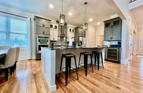 Otterbien Home Villa | NEW, big, beautiful, Executive Home Liberty Twp