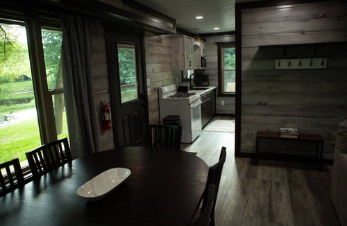 Sugarcreek House | New cabin in Amish Country, pond, fishing, secluded