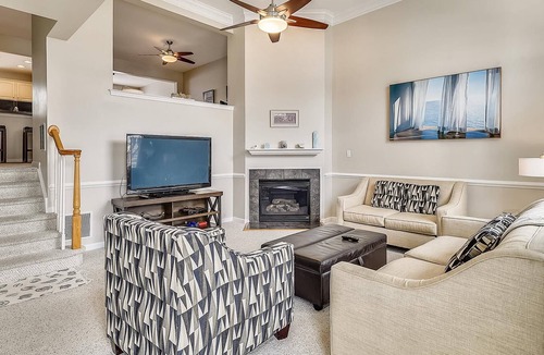 Ocean View House | NEW LISTING 2022! Full weeks (Friday to Friday) or mini weeks available. Welcome to Bayside at Bethany Lakes! This 3BR townhouse/condo is in a beautifully maintained, family-friendly, amenity-rich neighborhood in Ocean View DE.