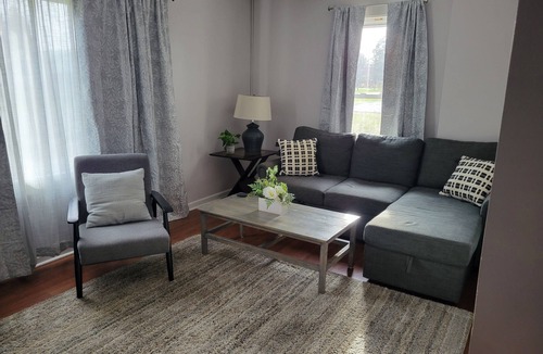 Conneaut House | New listing Lake House 2 minute walk to beach