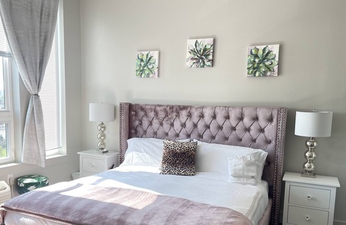 Upper Roseville Apartment | *New Luxurious* 2bd 2bth Apt near train to NYC and Newark Airport