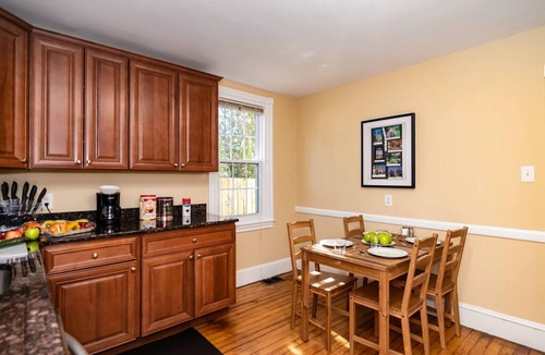 Bryn Mawr House | NEW-Luxury: Mainline Train, Colleges, Hospital