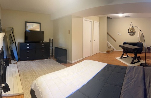 Baileys Crossroads House | New Modern Cozy Independent Apartment. 7 min to DC or Pentagon. Work or vacation