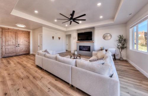 Moab South Valley House | New & Modern Escape