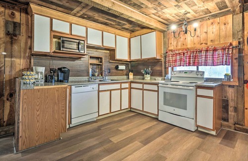 Fishertown Cabin | New Paris Cabin ~ 11 Mi to Shawnee State Park