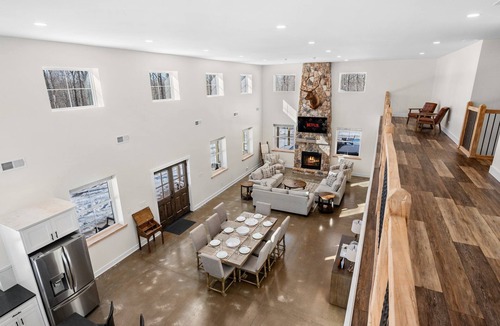 White Haven House | New Pocono Barndominium sleeps 20ppl on 40 acres with a Hot Tub & Fire Pit!