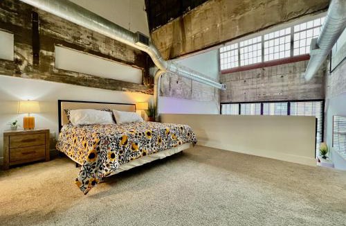 Otterbien Home Apartment | New renovated Loft in Old factory by Kings Island