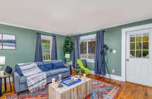 Summerlee House | New River Gorge Cottage w Hot Tub, Fire Pit, Grill