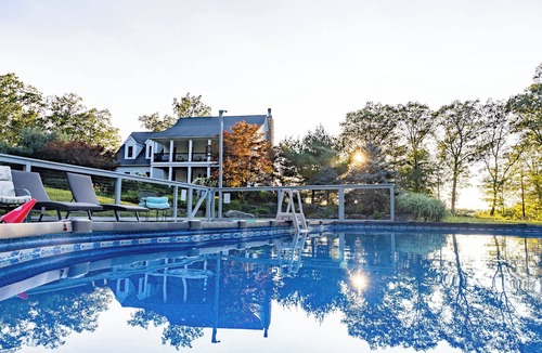 Ulster Park House | NEW Spectacular Views & Private space on a Scenic Mountain 40ft Salt Water Pool